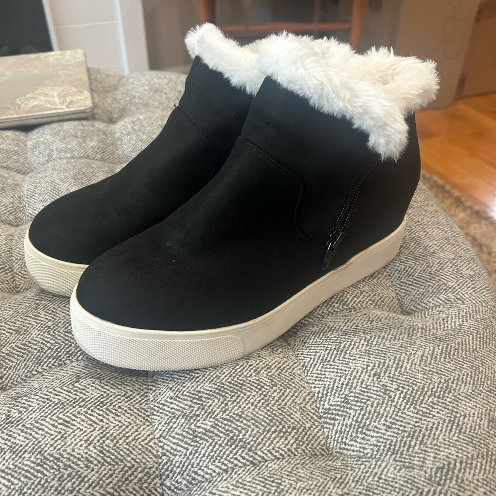Size 9 black and fur boots. Side zip. J/Slides brand